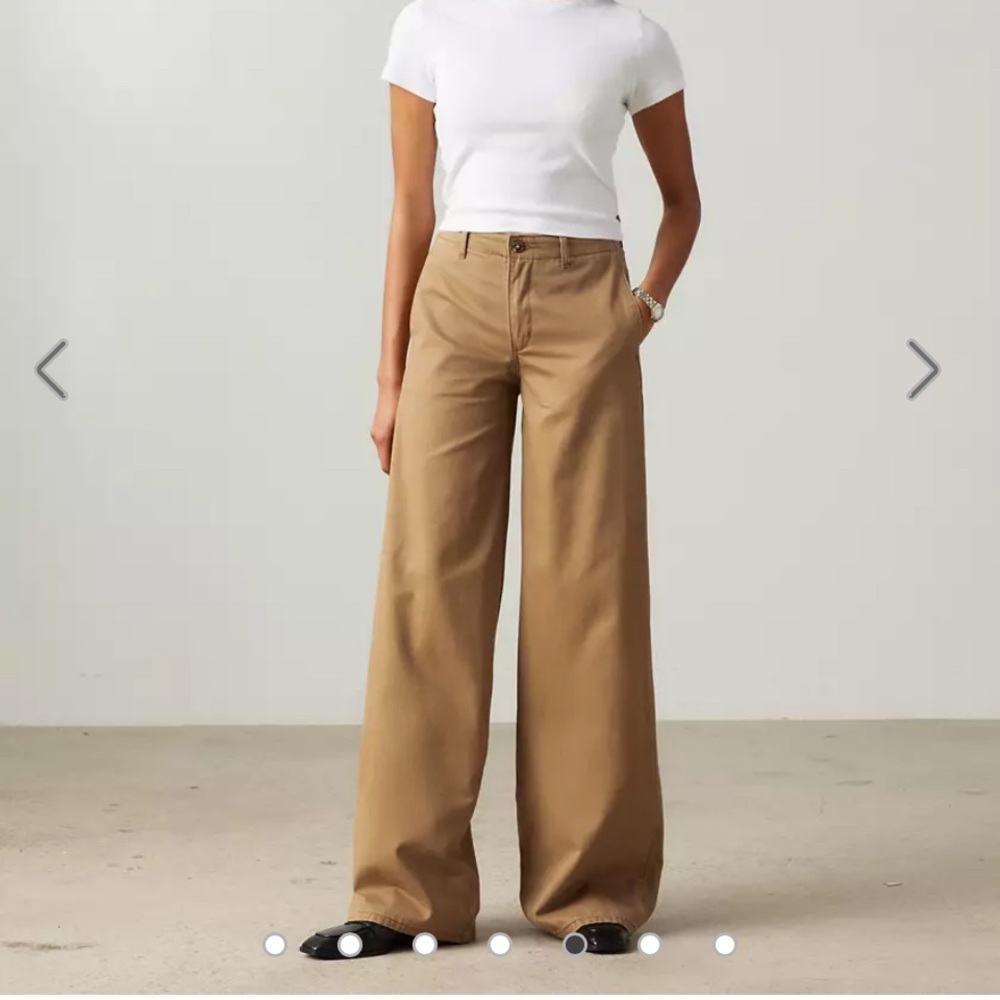 Levi’s wide leg pleat chino size 28 waist